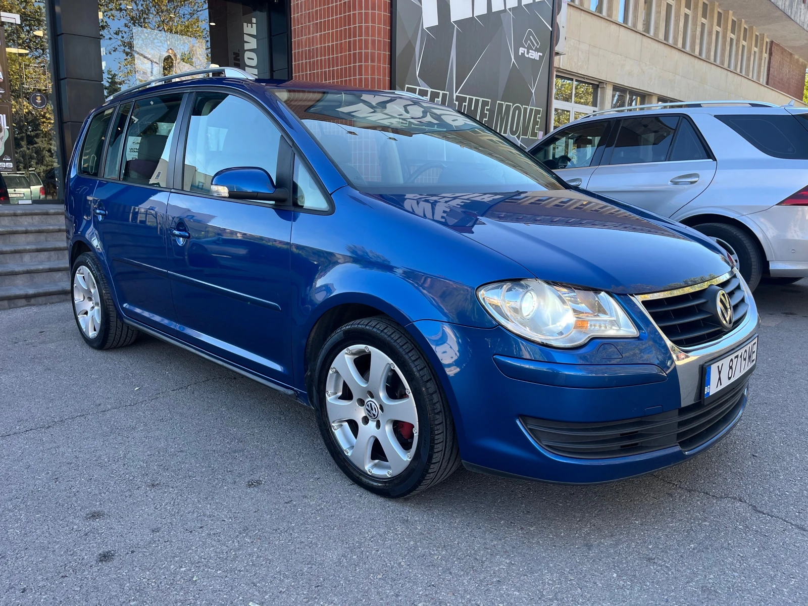 VW Touran 1.9 105 DSG, снимка 2 - Автомобили и джипове - 56335273