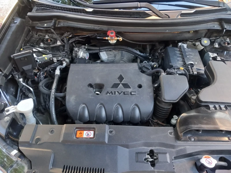 Mitsubishi Outlander 2, 4 SPECIAL EDITION LPG BRC 4x4 88000км, снимка 10 - Автомобили и джипове - 52347838