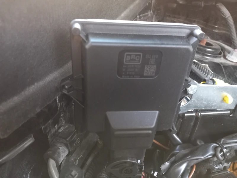 Mitsubishi Outlander 2, 4 SPECIAL EDITION LPG BRC 4x4 88000км, снимка 8 - Автомобили и джипове - 52347838