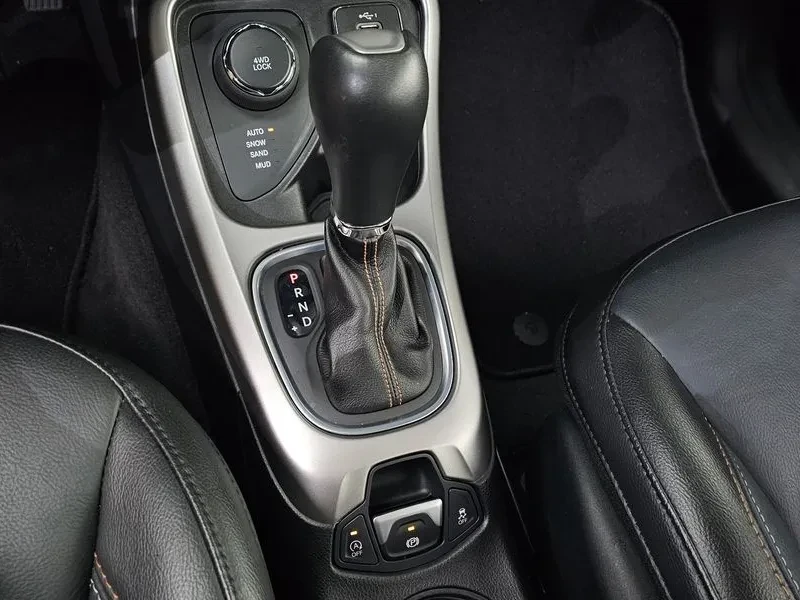 Jeep Compass 2.4 Longitude Awd, снимка 9 - Автомобили и джипове - 56576406