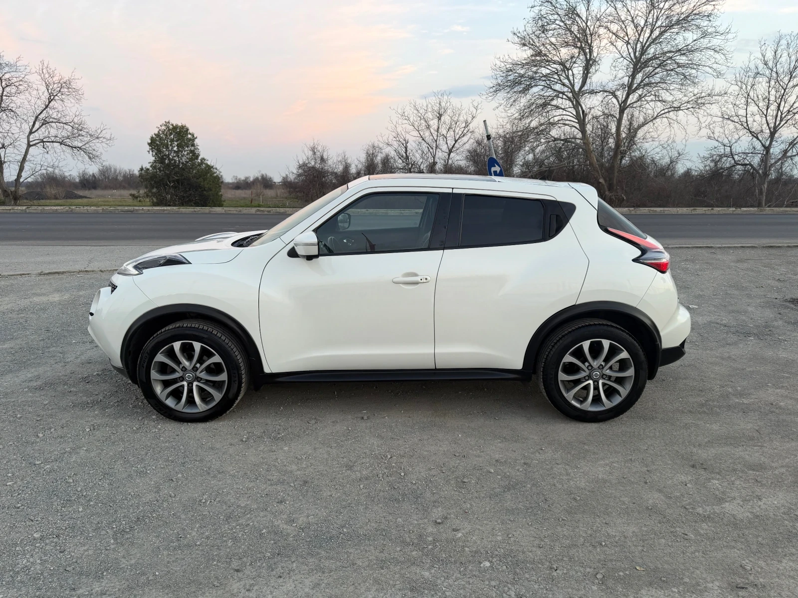 Nissan Juke TEKNA / АВТОМАТИК / БЕНЗИН / 360 КАМЕРА / ПАНОРАМА, снимка 8 - Автомобили и джипове - 53739411