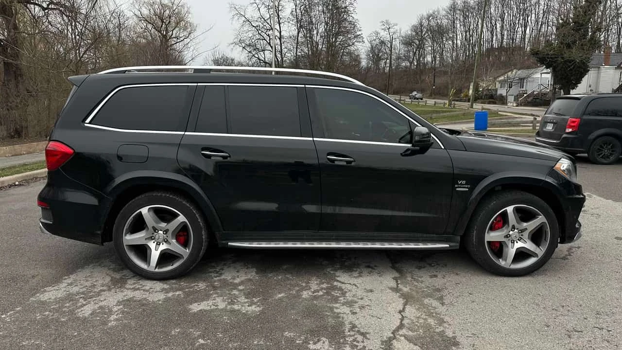 Mercedes-Benz GL 63 AMG * DESIGNO* МАСАЖИ* ДИСТРОНИК* 360 КАМЕРА* ОБДУХВАН, снимка 4 - Автомобили и джипове - 54094443