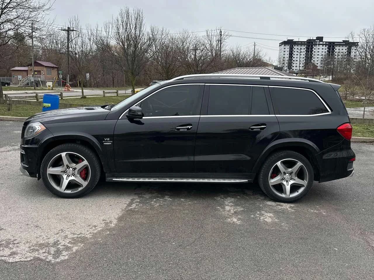 Mercedes-Benz GL 63 AMG * DESIGNO* МАСАЖИ* ДИСТРОНИК* 360 КАМЕРА* ОБДУХВАН, снимка 3 - Автомобили и джипове - 54094443