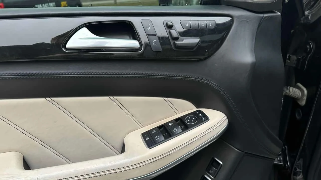 Mercedes-Benz GL 63 AMG * DESIGNO* МАСАЖИ* ДИСТРОНИК* 360 КАМЕРА* ОБДУХВАН, снимка 12 - Автомобили и джипове - 54094443