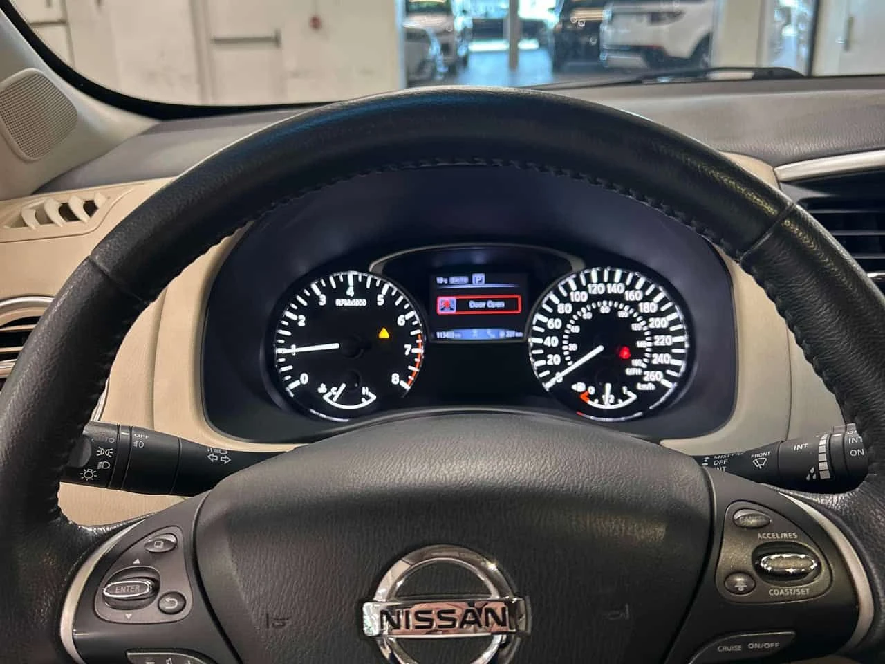 Nissan Pathfinder * 4WD 4dr * CARFAX * ПОДГРЕВИ * ПАНО * KEYLESS * , снимка 8 - Автомобили и джипове - 54775186