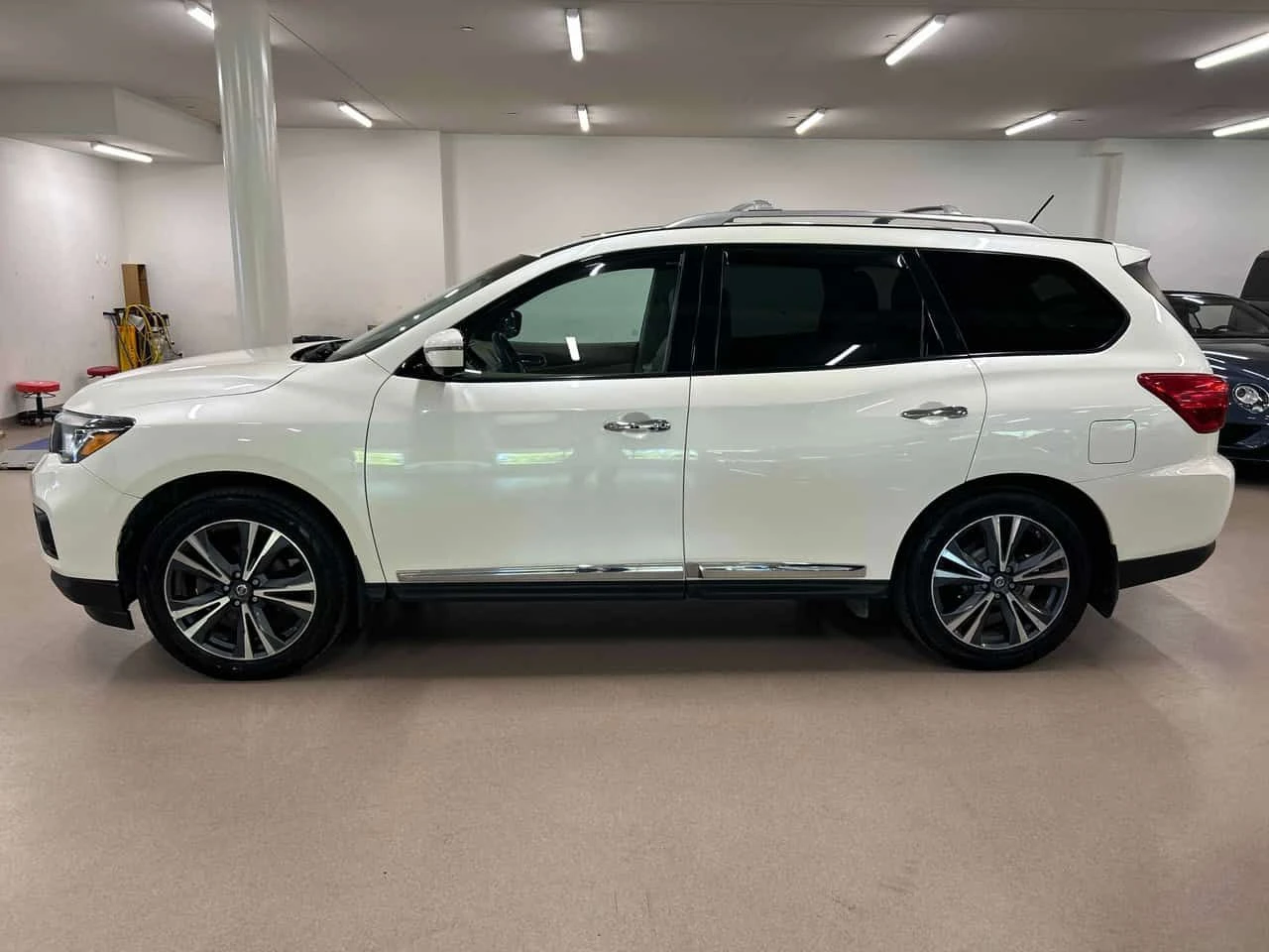 Nissan Pathfinder * 4WD 4dr * CARFAX * ПОДГРЕВИ * ПАНО * KEYLESS * , снимка 2 - Автомобили и джипове - 54775186