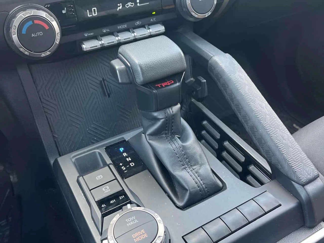 Toyota Tacoma * 4x4 Double Cab Auto * АВТОКРЕДИТ* , снимка 11 - Автомобили и джипове - 54977249