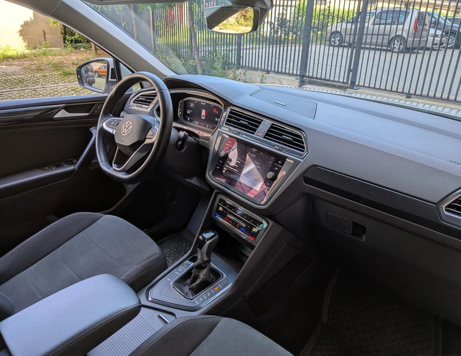 VW Tiguan 2.0TDI/150/DSG/Face/IQ Led, снимка 8 - Автомобили и джипове - 55003759