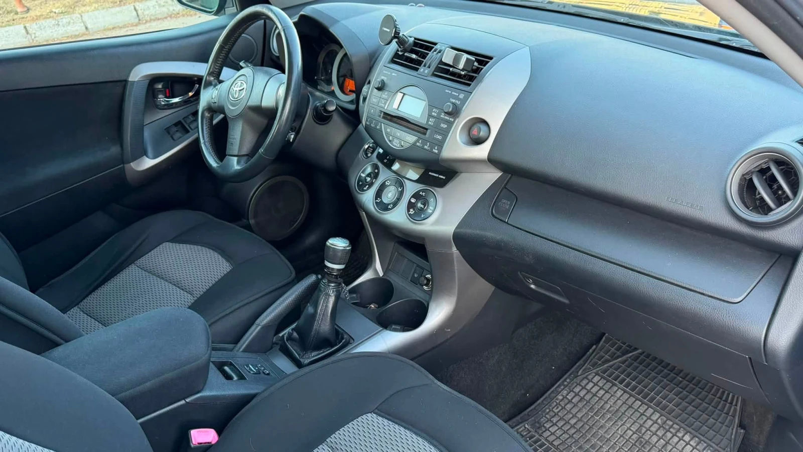 Toyota Rav4 2.2 Дизел 136к.с, снимка 8 - Автомобили и джипове - 55683252
