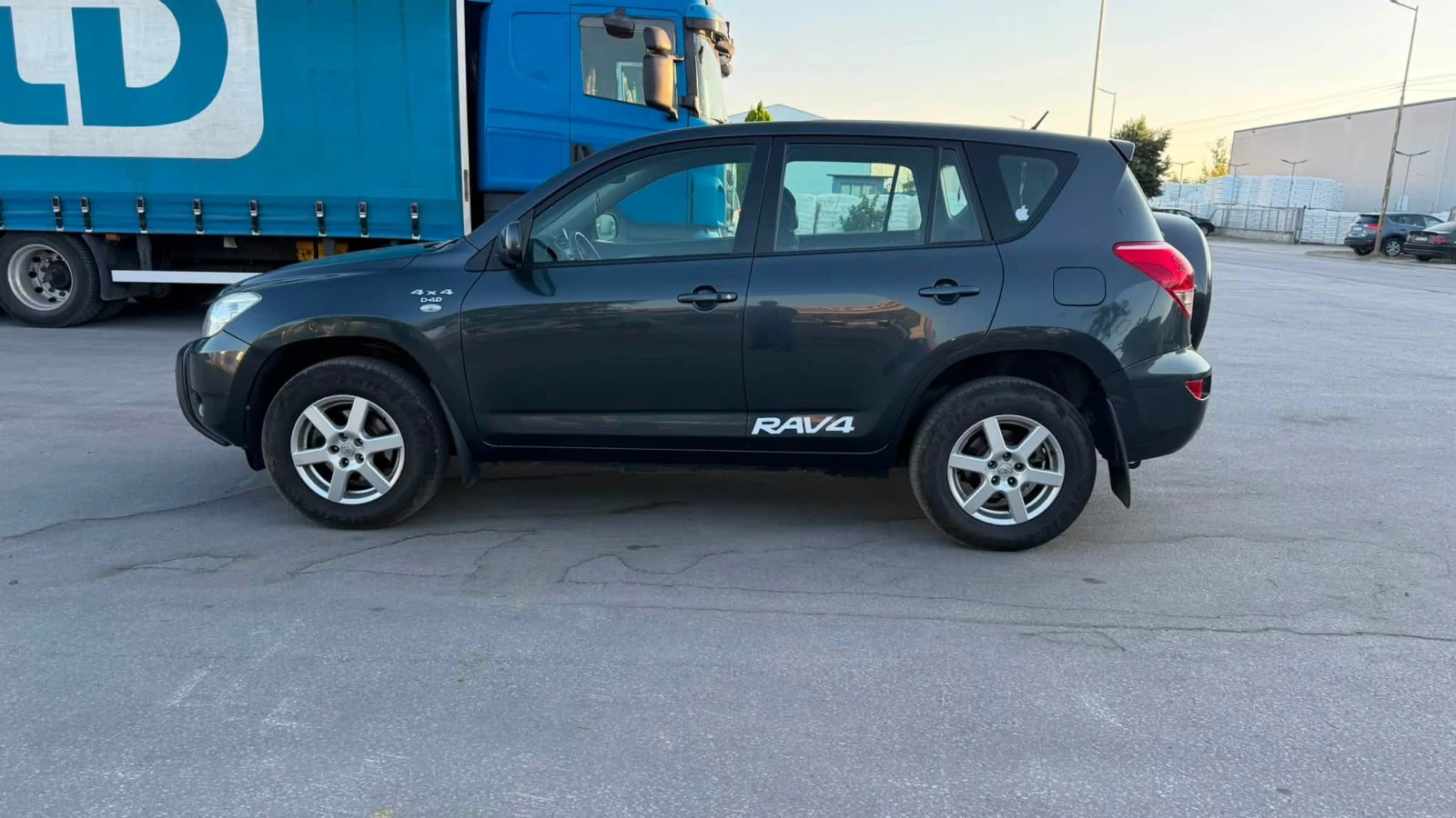 Toyota Rav4 2.2 Дизел 136к.с, снимка 4 - Автомобили и джипове - 55683252