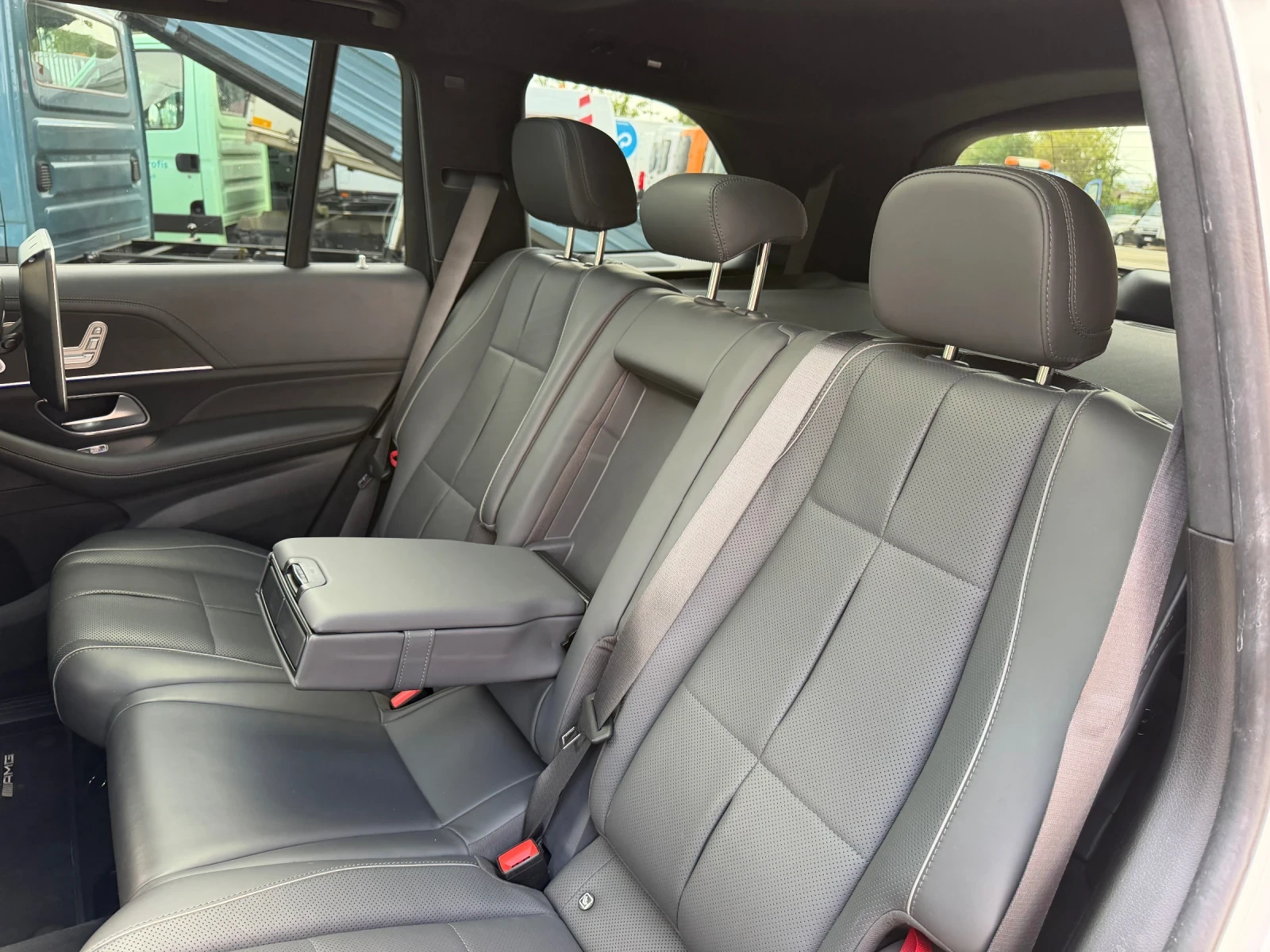 Mercedes-Benz GLS 400 d 4M AMG Line* Night* 3xTV* Massage* 23", снимка 13 - Автомобили и джипове - 56085806