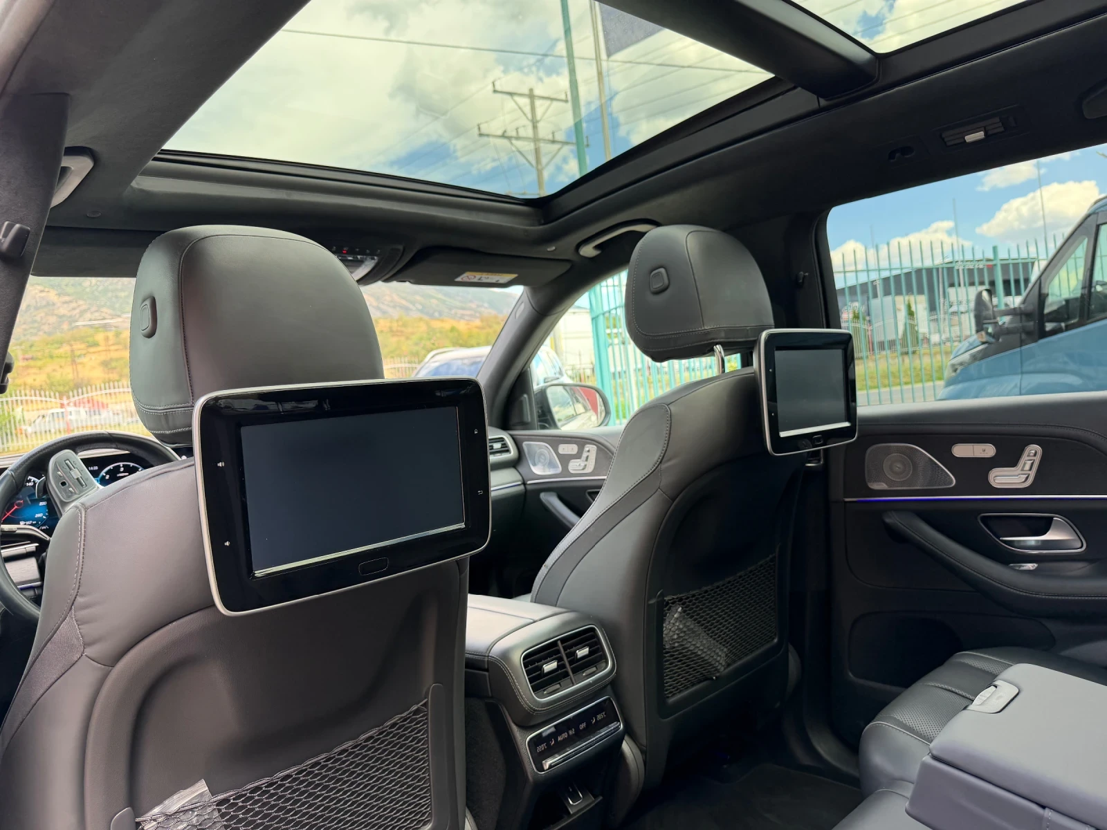 Mercedes-Benz GLS 400 d 4M AMG Line* Night* 3xTV* Massage* 23", снимка 11 - Автомобили и джипове - 56085806