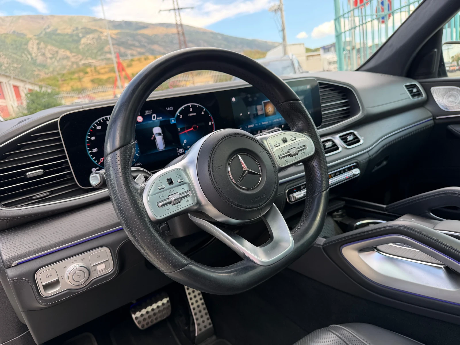 Mercedes-Benz GLS 400 d 4M AMG Line* Night* 3xTV* Massage* 23", снимка 4 - Автомобили и джипове - 56085806
