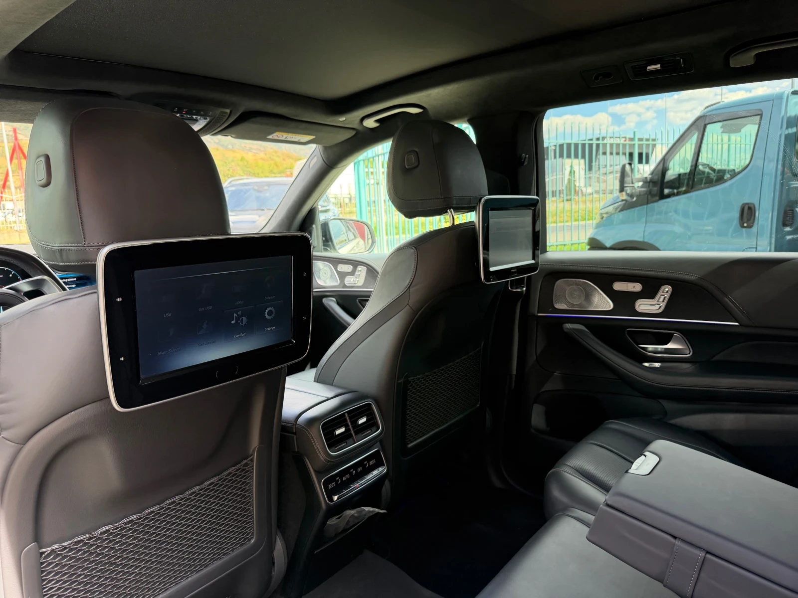 Mercedes-Benz GLS 400 d 4M AMG Line* Night* 3xTV* Massage* 23", снимка 10 - Автомобили и джипове - 56085806