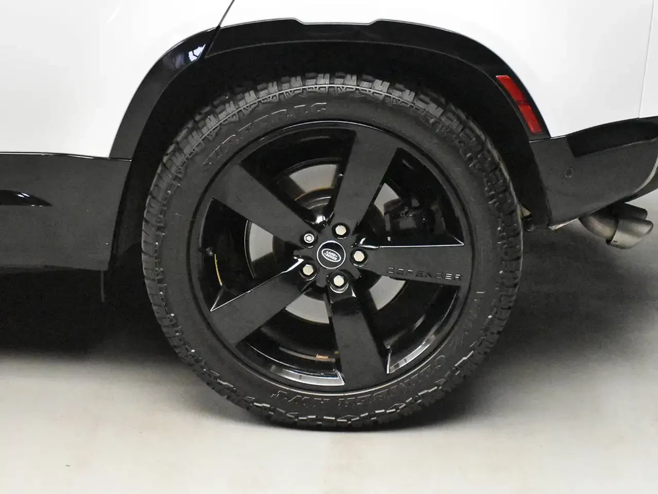 Land Rover Defender 110 V8 AWD / Finance at 4.99% 4x4 | Mobile.bg � ����������� 4