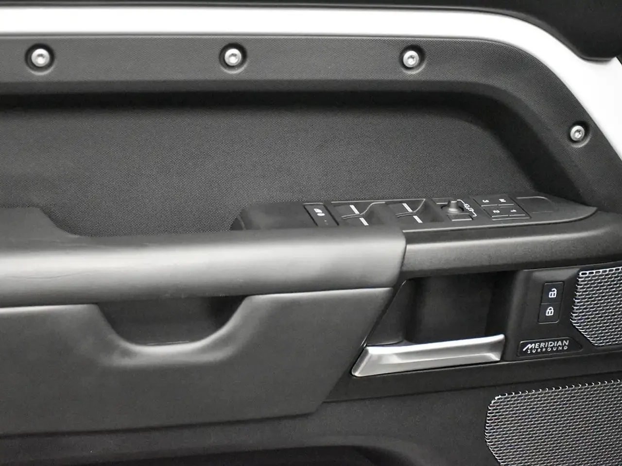 Land Rover Defender 110 V8 AWD / Finance at 4.99% 4x4 | Mobile.bg � ����������� 12