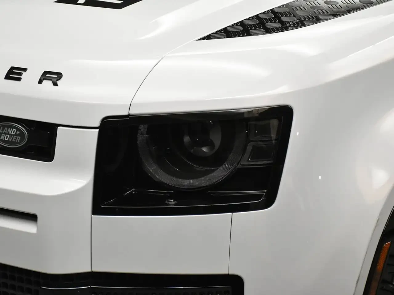 Land Rover Defender 110 V8 AWD / Finance at 4.99% 4x4 | Mobile.bg � ����������� 3