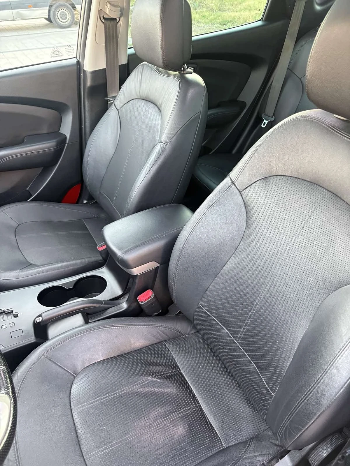 Hyundai IX35 2.0 4WD, снимка 8 - Автомобили и джипове - 56585783