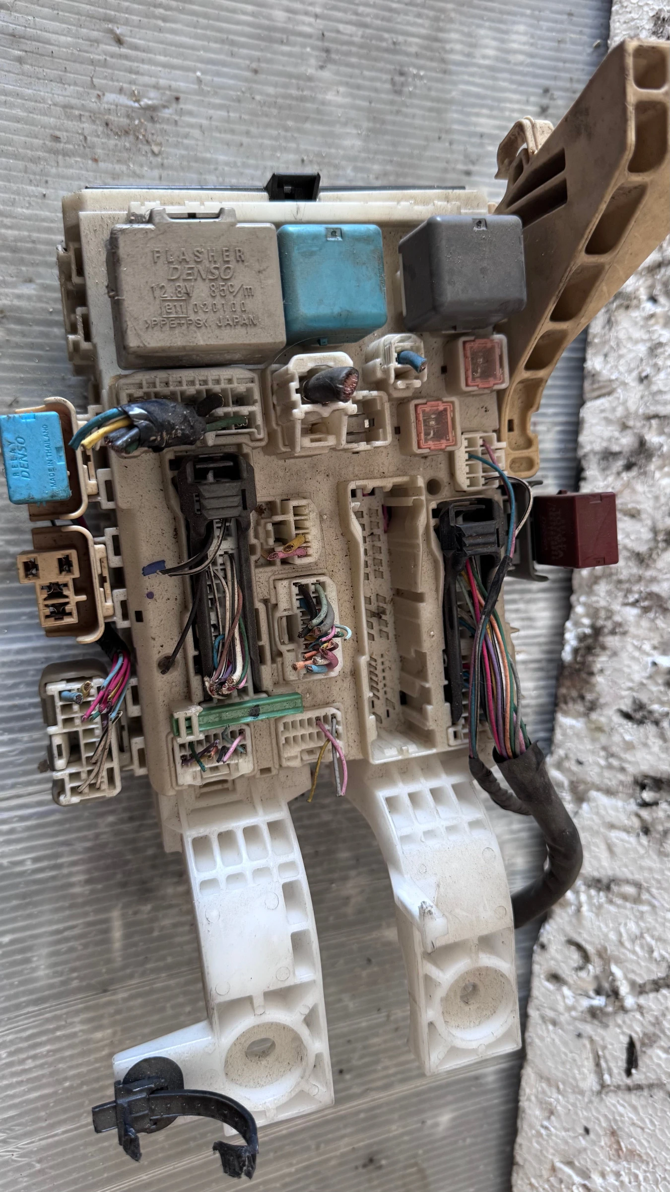 ��������� ����� (������� ����� BSI / BSM ) �� Toyota Yaris - 6D13-1759 / 82730-52700 | Mobile.bg � ����������� 1