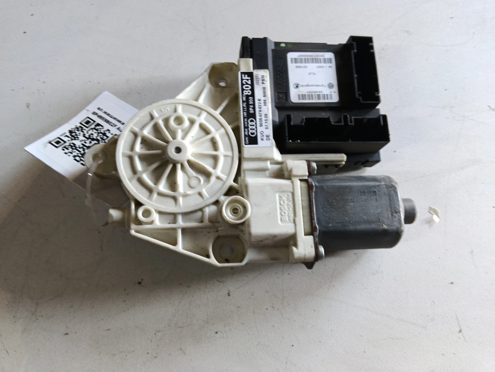 ел.машинка за задно дясно 8P4959802F Audi A3