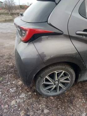 Toyota Yaris 1.5 хибрид, снимка 2