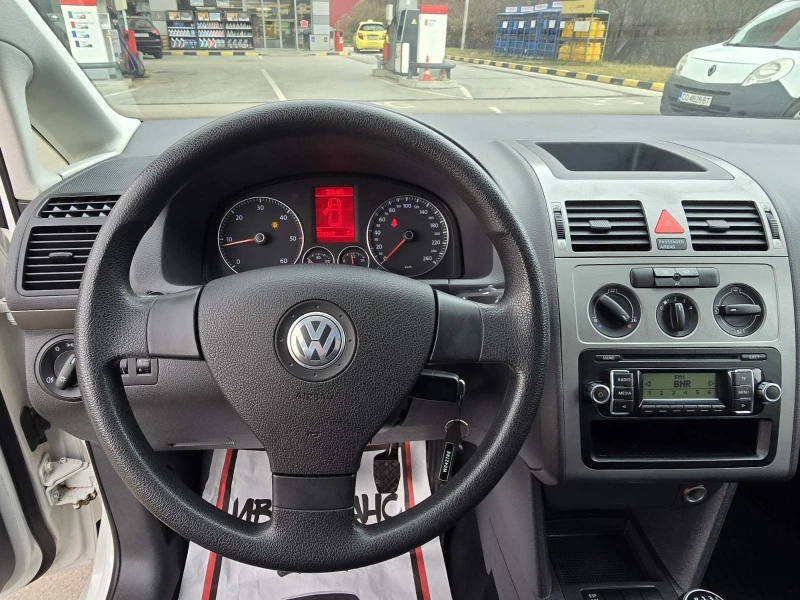 VW Touran Уникат!!! Пълна сервизна история, снимка 13 - Автомобили и джипове - 48935340