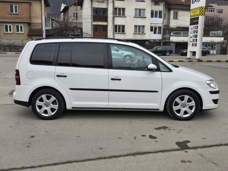 VW Touran Уникат!!! Пълна сервизна история, снимка 4 - Автомобили и джипове - 48935340