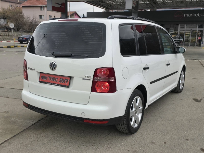 VW Touran Уникат!!! Пълна сервизна история, снимка 8 - Автомобили и джипове - 48935340