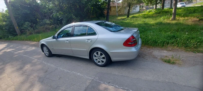 Mercedes-Benz E 270, снимка 9 - Автомобили и джипове - 51886351