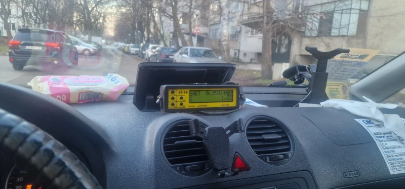 VW Caddy Метан, снимка 8 - Автомобили и джипове - 53004523