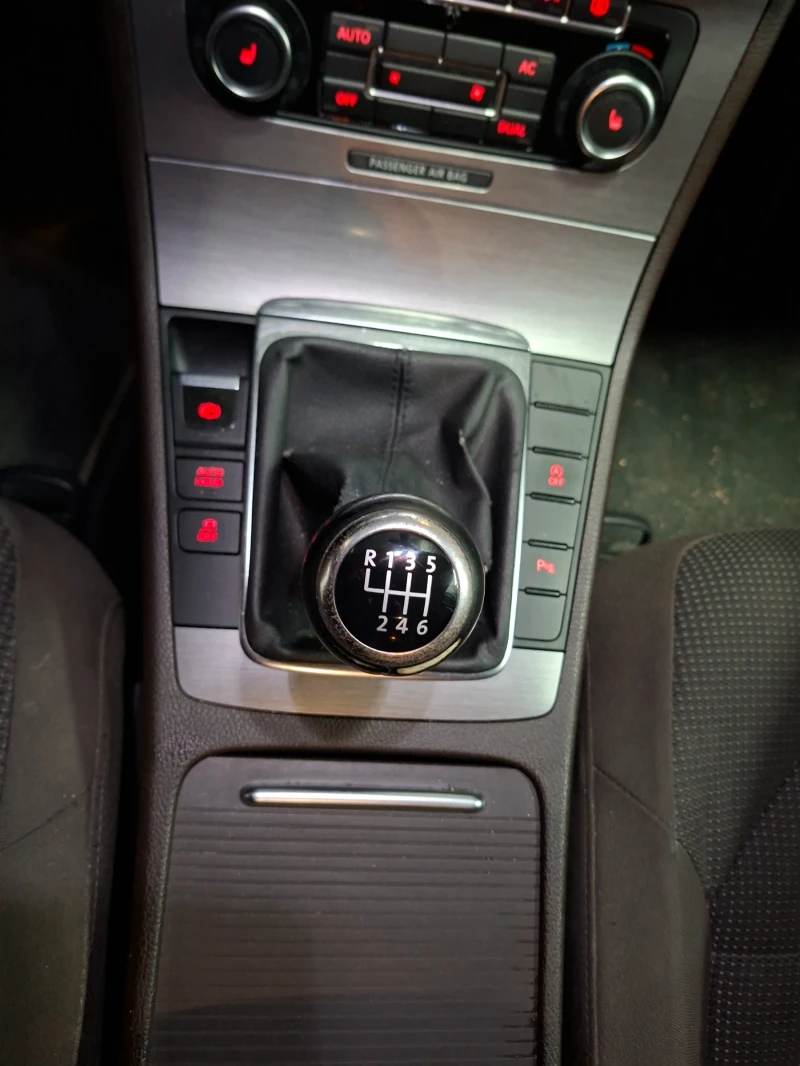 VW Passat 2.0 TDI 140к.с., снимка 7 - Автомобили и джипове - 53260007