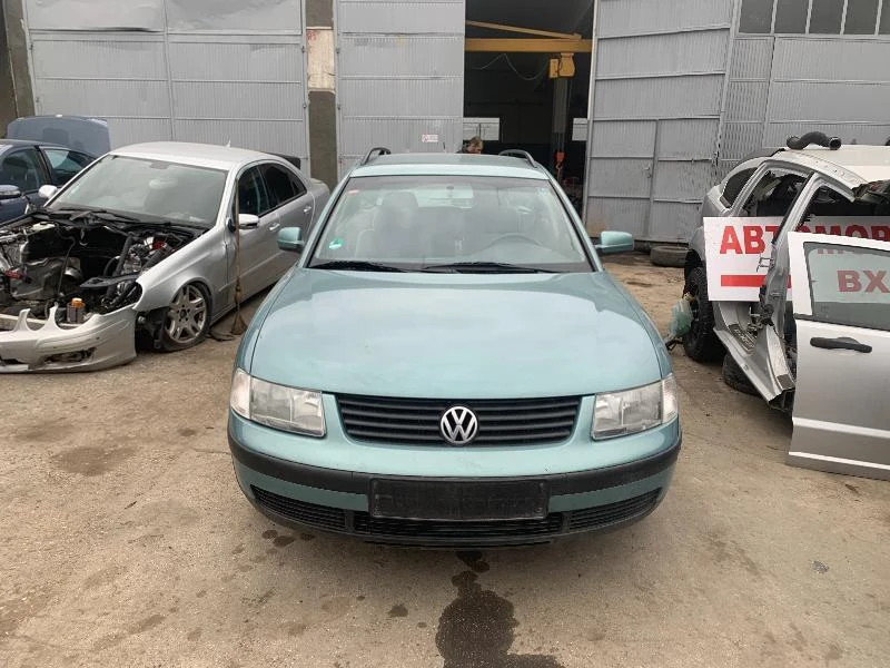 VW Passat 1.6, снимка 1 - Автомобили и джипове - 32058555