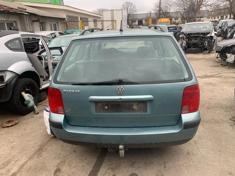 VW Passat 1.6, снимка 3 - Автомобили и джипове - 32058555