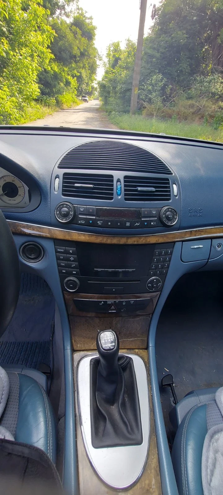 Mercedes-Benz E 270, снимка 4 - Автомобили и джипове - 51886351