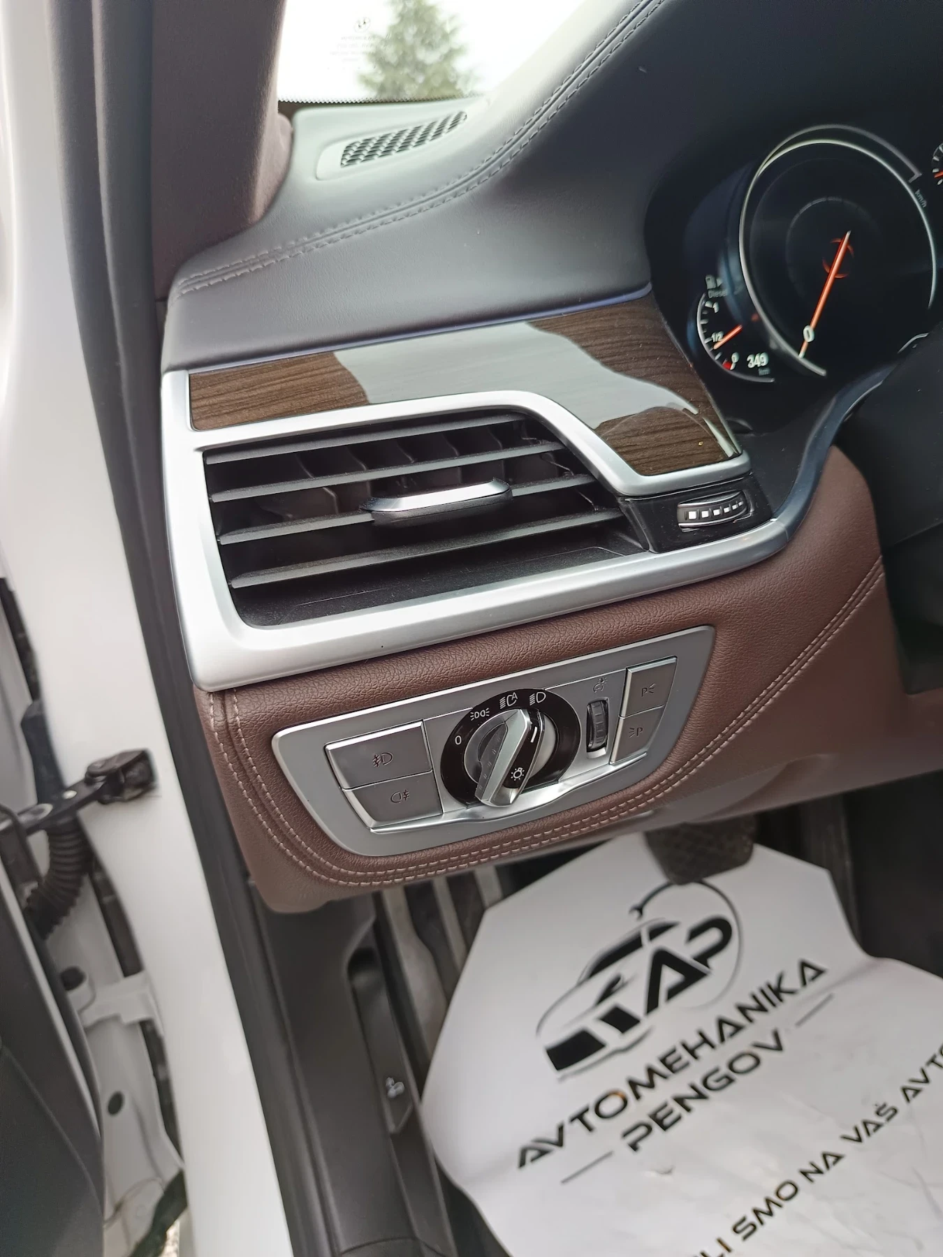 BMW 740  - изображение 8