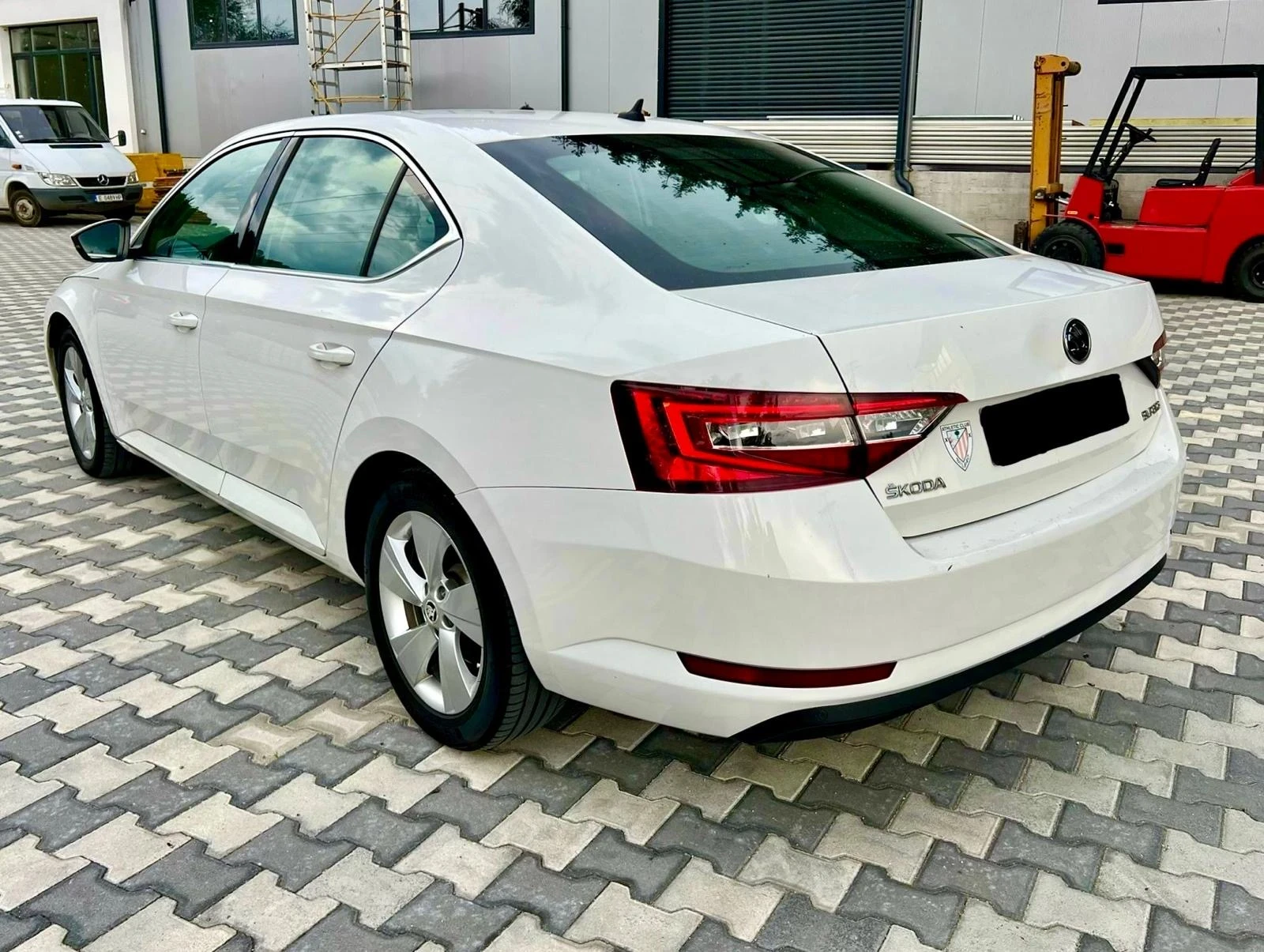 Skoda Superb 2.0 150 - изображение 4