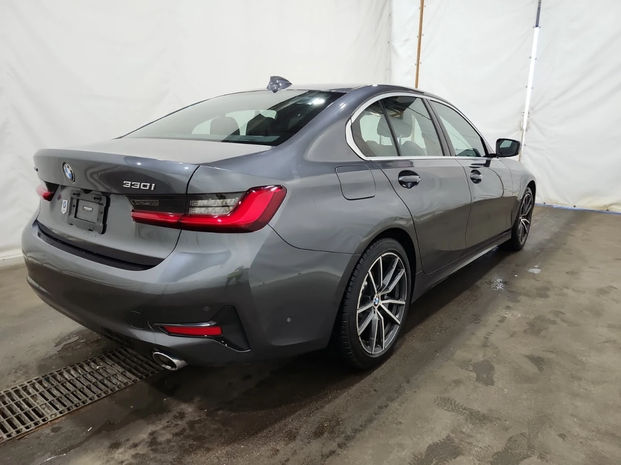 BMW 330 * АВТО КРЕДИТ* ЦЕНА ДО БГ * CARFAX *  - изображение 6