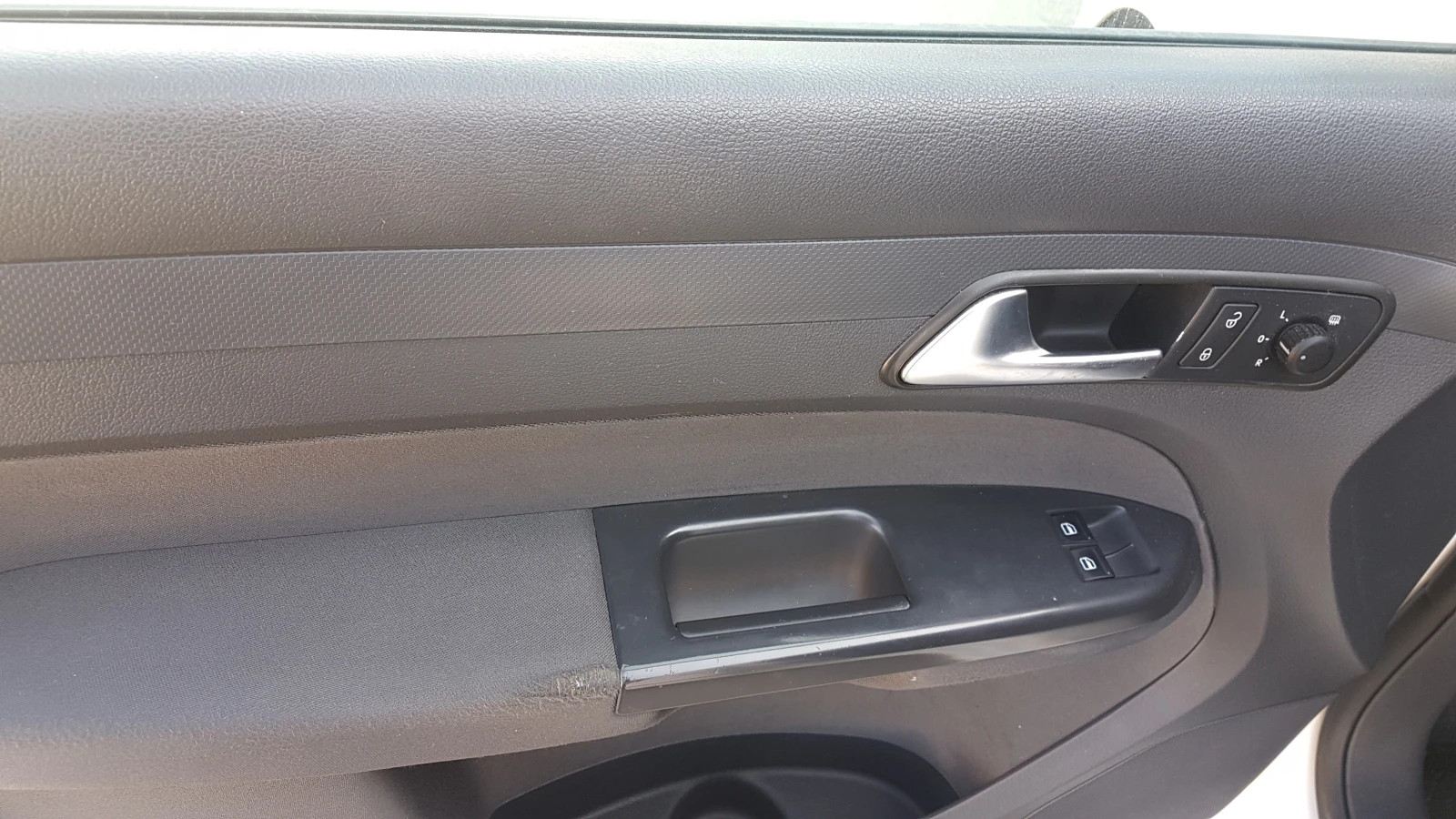 VW Caddy 1.6TDI 7места, снимка 9 - Автомобили и джипове - 53813447