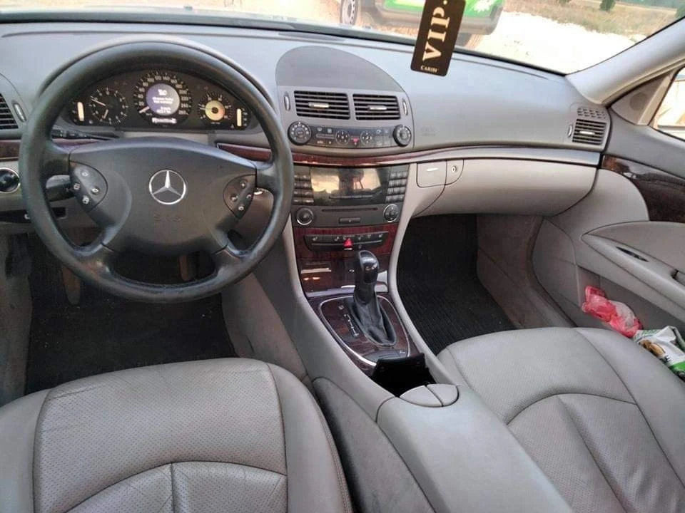 Mercedes-Benz E 220, снимка 5 - Автомобили и джипове - 53935460