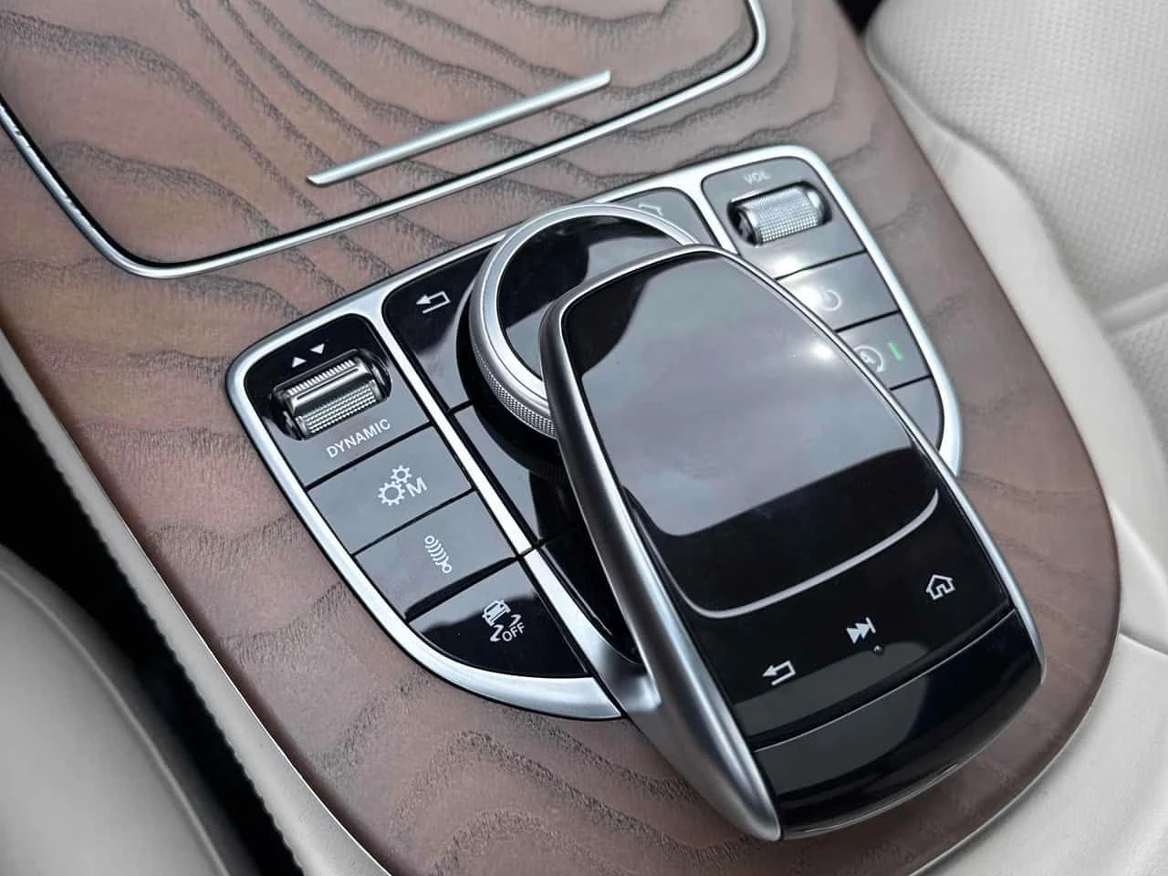 Mercedes-Benz E 53 AMG ОБДУХВАНЕ * BURMESTER * ШИБИДАХ * 360 * CARFAX , снимка 10 - Автомобили и джипове - 54209111