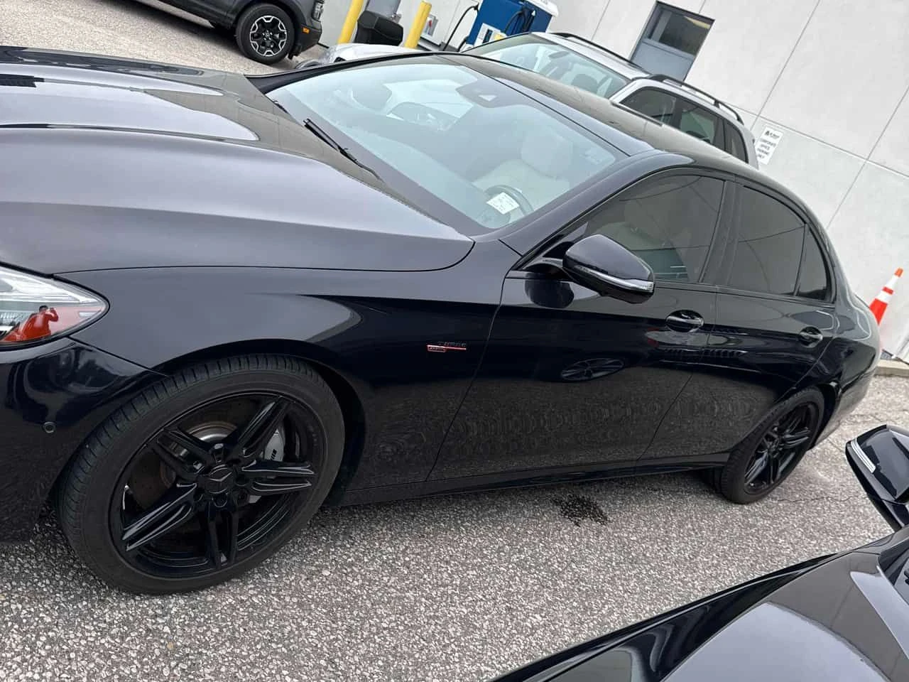 Mercedes-Benz E 53 AMG ОБДУХВАНЕ * BURMESTER * ШИБИДАХ * 360 * CARFAX , снимка 2 - Автомобили и джипове - 54209111