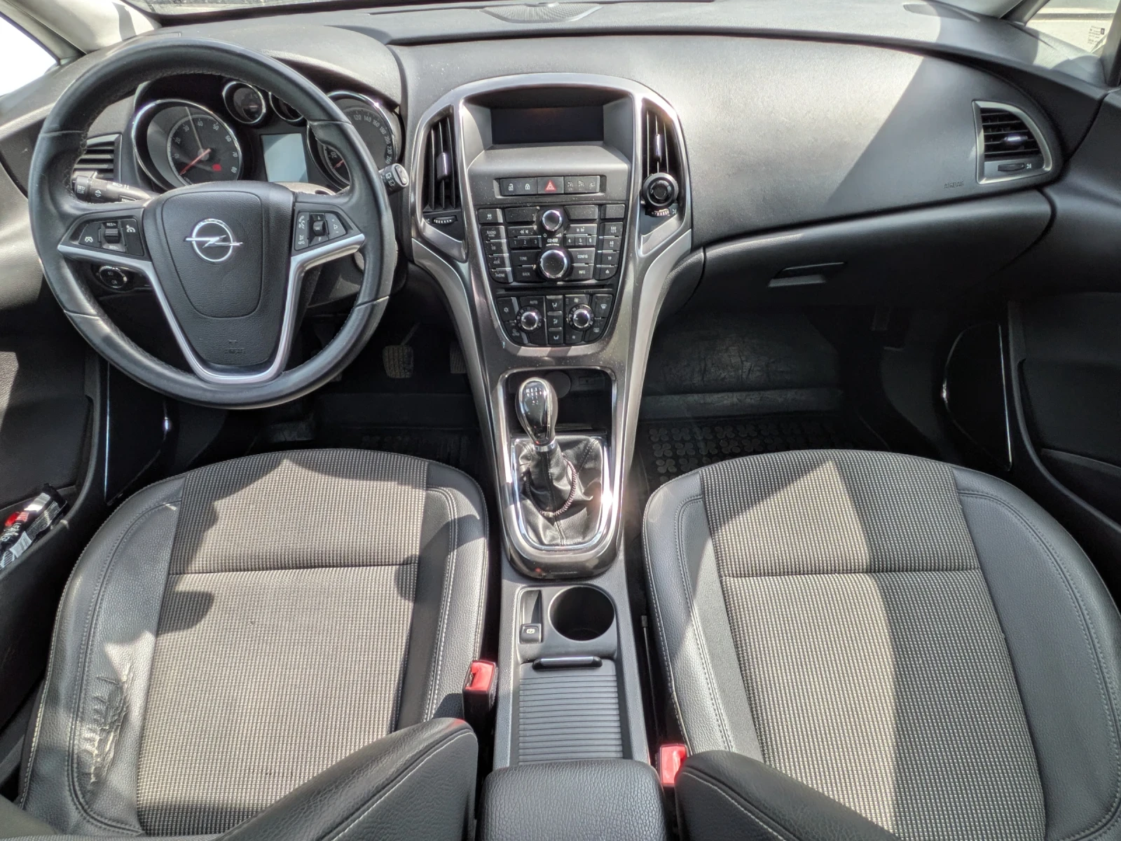 Opel Astra J, снимка 9 - Автомобили и джипове - 54815257