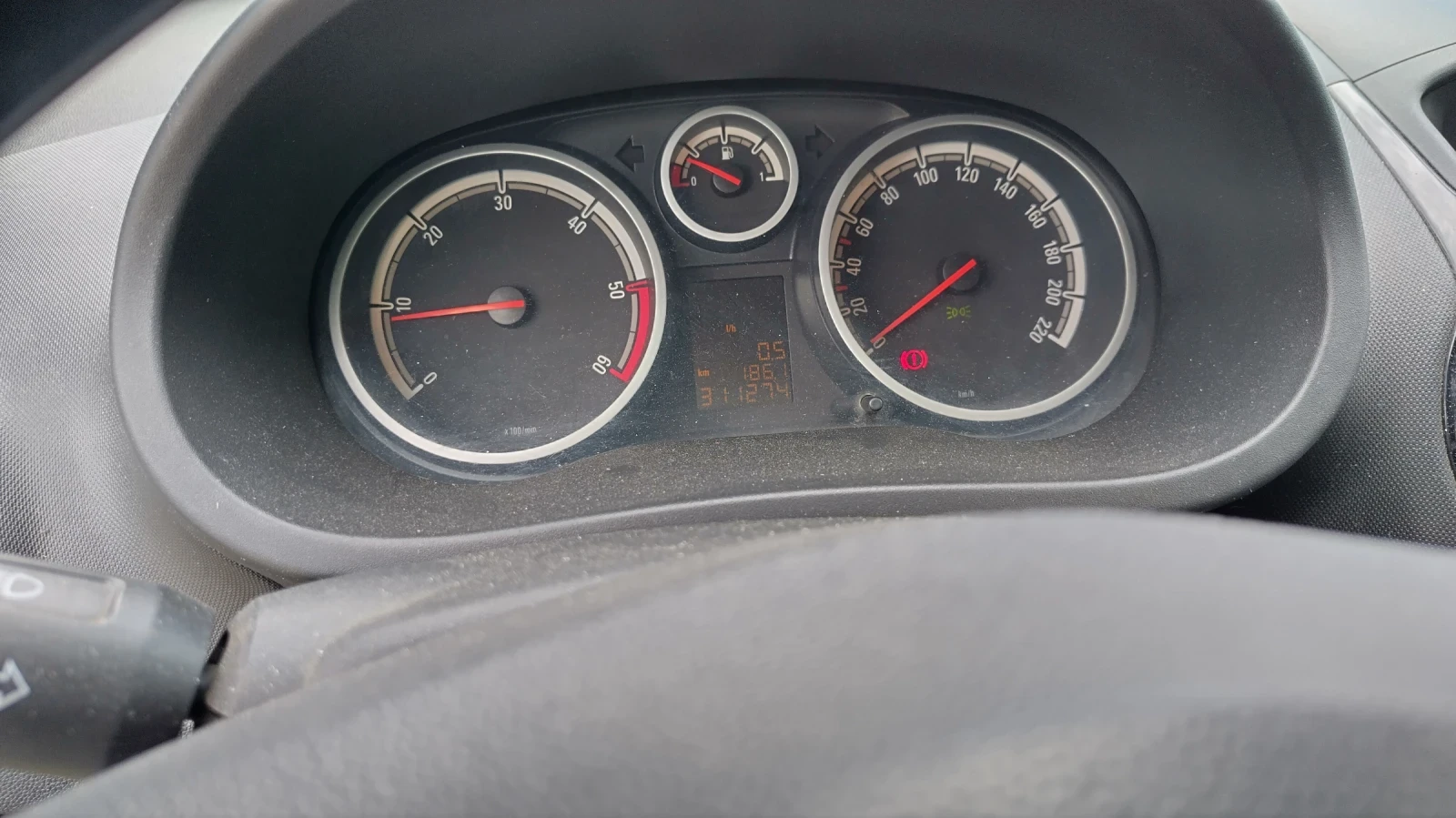 Opel Corsa 1.3, снимка 11 - Автомобили и джипове - 54631628