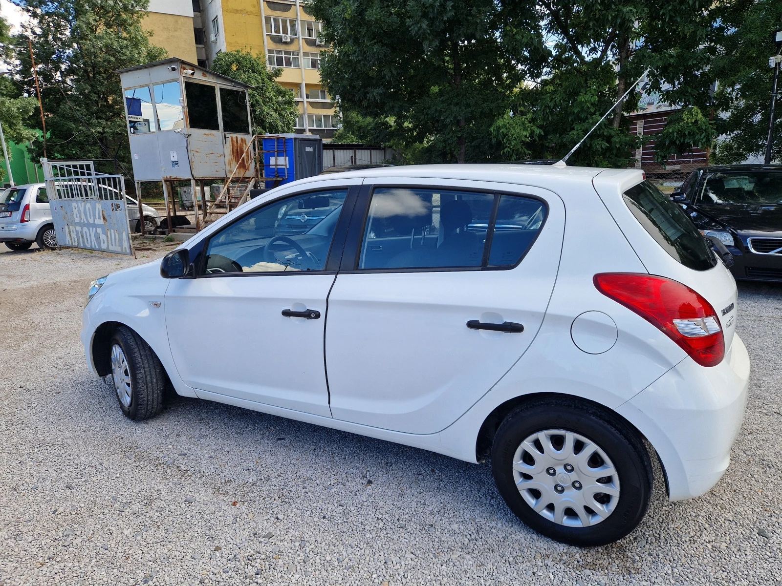 Hyundai I20 1.2i, снимка 8 - Автомобили и джипове - 55035810