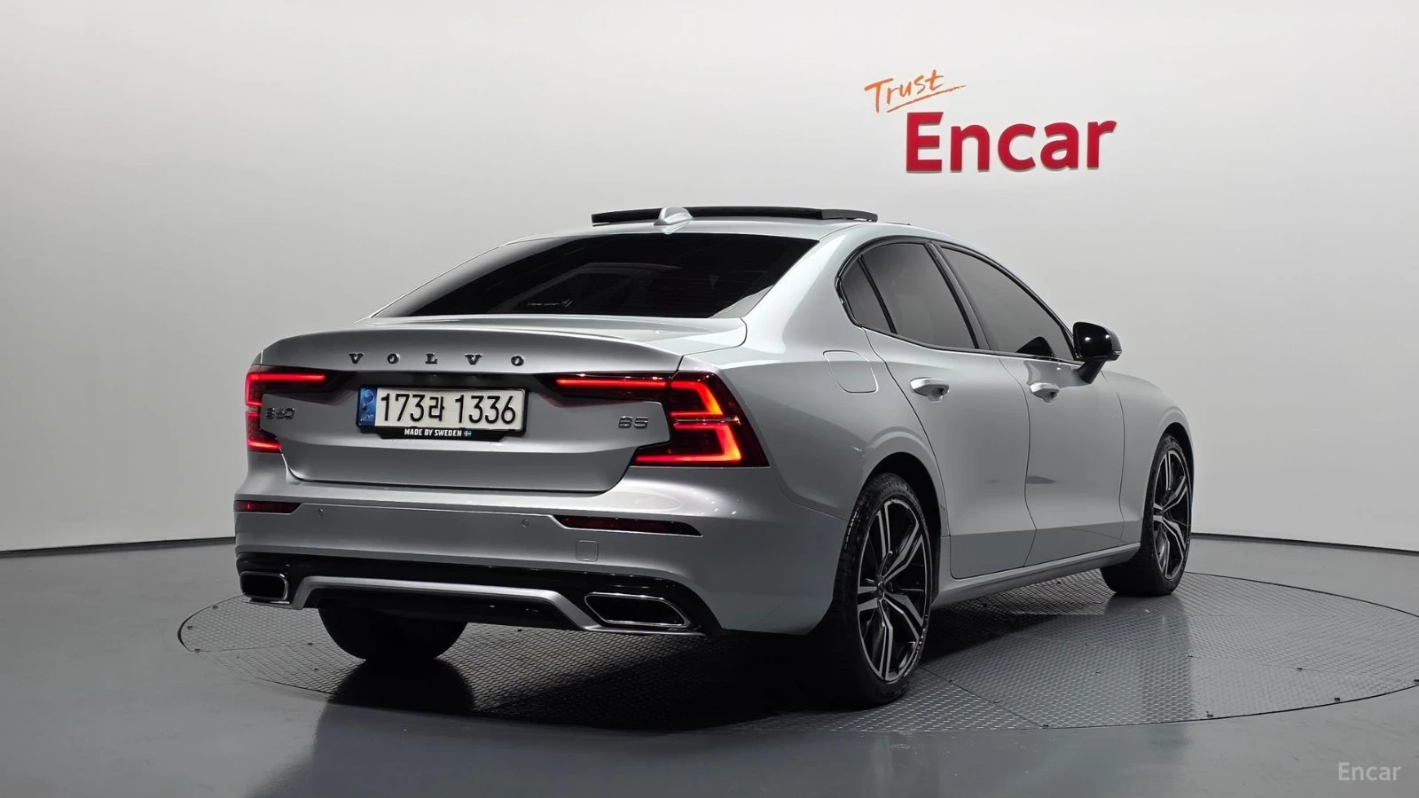 Volvo S60 R-Design* DISTRONIC* ПОДГРЕВ* ОБДУХВАНЕ* КАМЕРА* , снимка 3 - Автомобили и джипове - 55504555