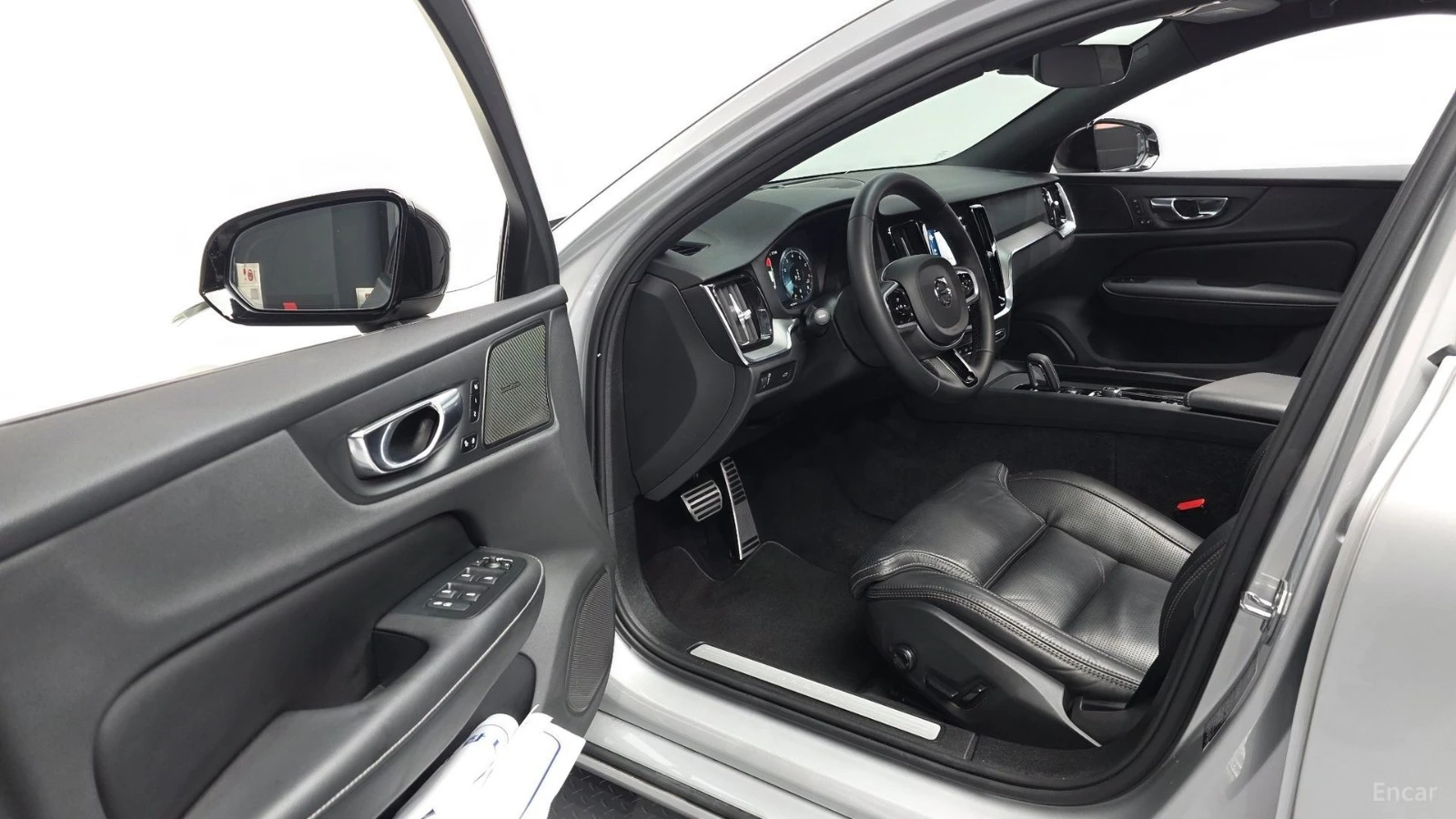 Volvo S60 R-Design* DISTRONIC* ПОДГРЕВ* ОБДУХВАНЕ* КАМЕРА* , снимка 8 - Автомобили и джипове - 55504555