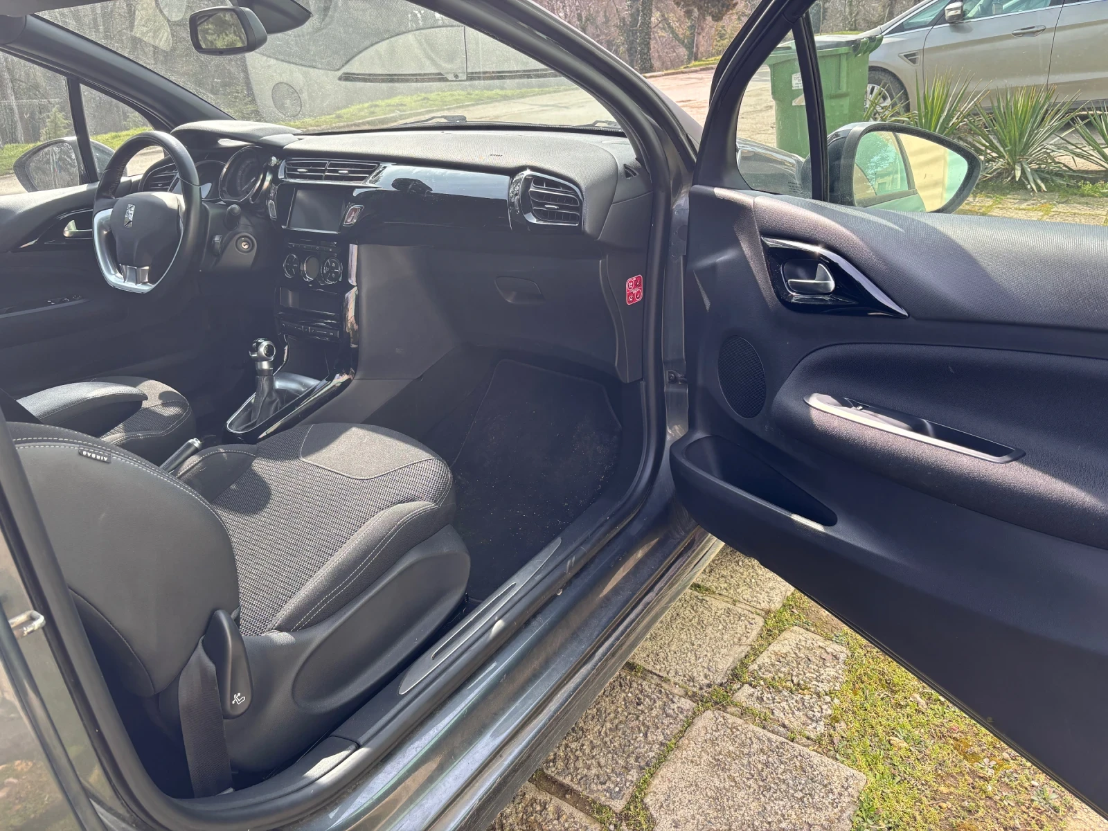 Citroen DS3 1.2 бензин, снимка 12 - Автомобили и джипове - 55829152