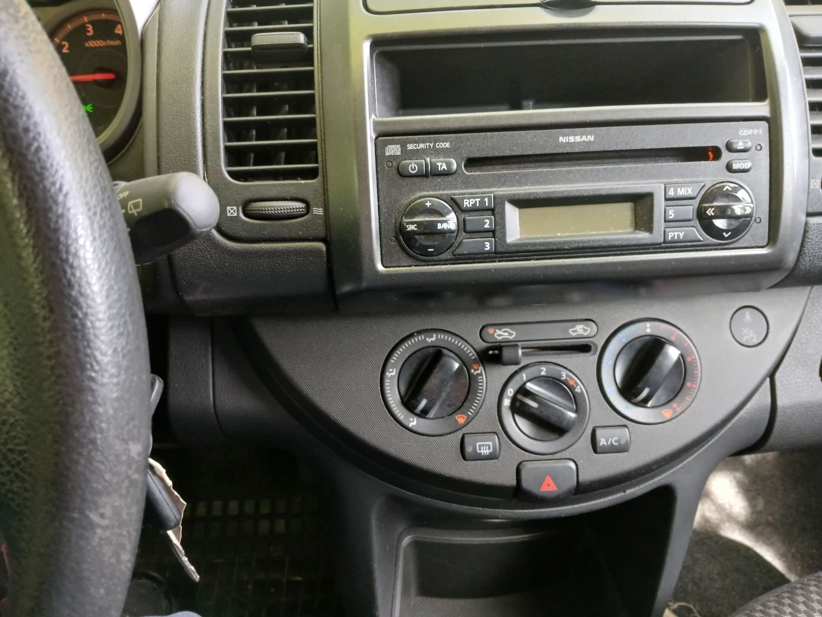 Nissan Note, снимка 7 - Автомобили и джипове - 56138097