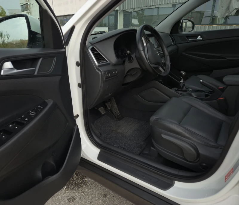 Hyundai Tucson 2.0 136кс.PANORAMA 2017г., снимка 8 - Автомобили и джипове - 52743864