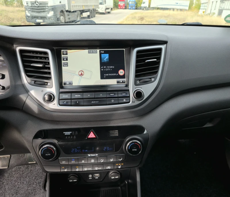 Hyundai Tucson 2.0 136кс.PANORAMA 2017г., снимка 16 - Автомобили и джипове - 52743864